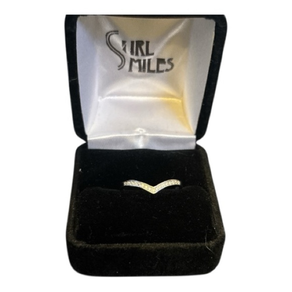 Sterling Silver Moissanite Chevron V Ring – Size 8 – New - Picture 2 of 5